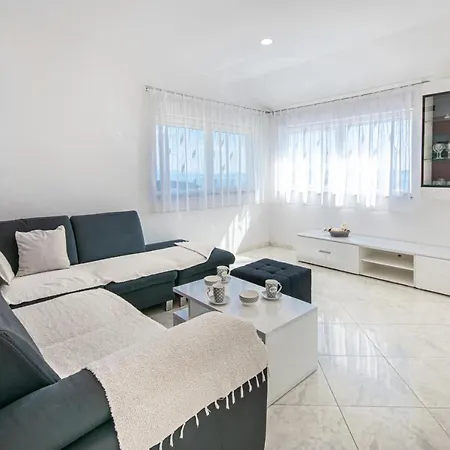 Laura Apartman Makarska