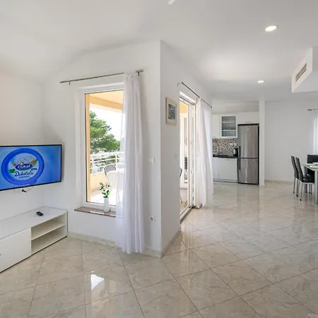 Laura Apartmán Makarská