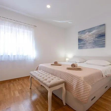 Laura Apartment